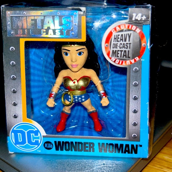 Jada Metals Die Cast Wonder Woman (2016) DC Comics Collectable Figure 2.5” NIB - Picture 1 of 5